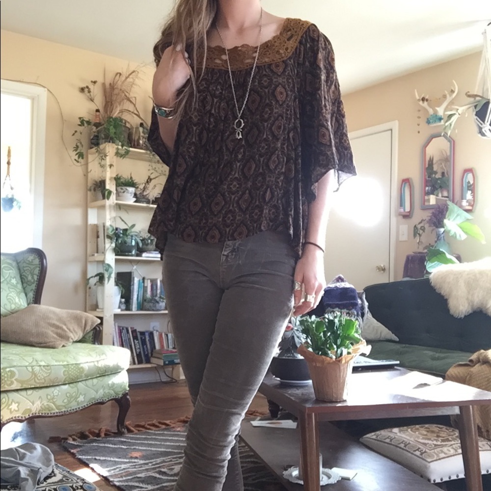 Patterned Top - Picture 3 of 4